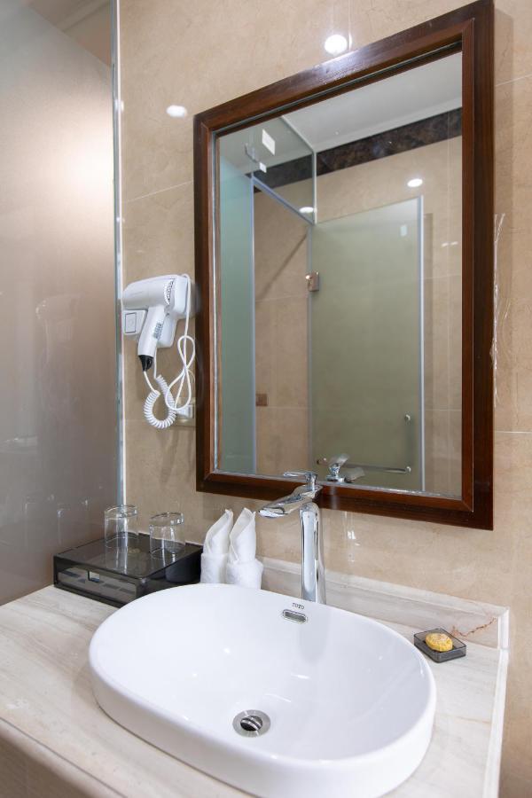 Sala Hotel Mong Cai Bagian luar foto